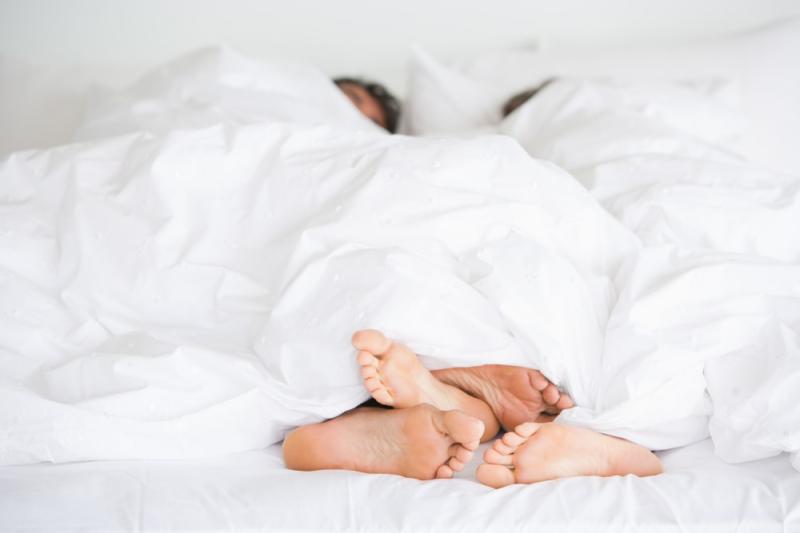 Những cặp đôi hạnh phúc làm "chuyện ấy" bao nhiêu lần 1 tuần? - Ảnh 1.
