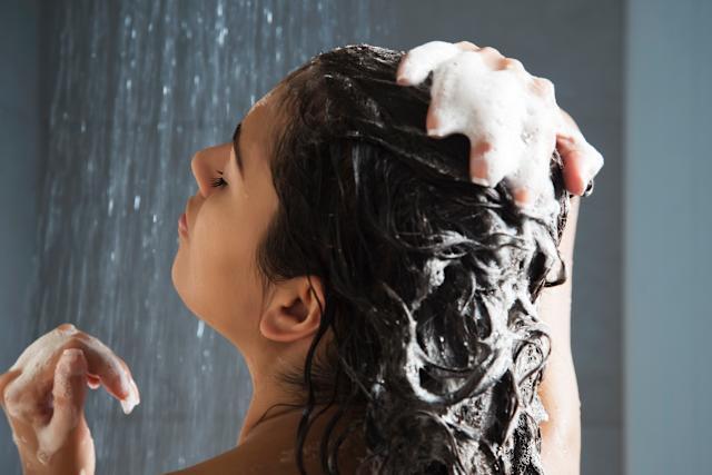 Đi bơi mùa hè mà lười làm 3 việc này: Tóc không chỉ xơ xác như rơm mà còn biến màu kinh dị- Ảnh 3.