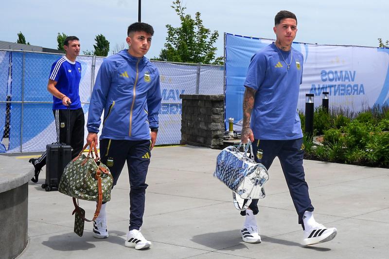 World Cup sân cỏ chưa khai màn nhưng cuộc chiến túi hiệu sân bay của cầu thủ đã bắt đầu rồi! - Ảnh 9.