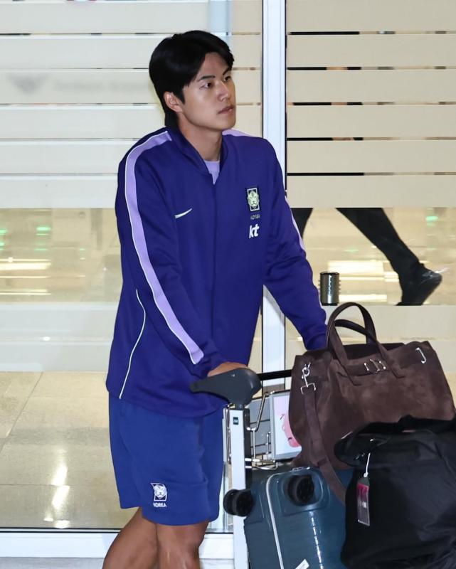 Lee Kang-in sốc nặng, "đứng hình" khi người hâm mộ chỉ trích thậm tệ HLV Hong Myung-bo khi về nước- Ảnh 8.