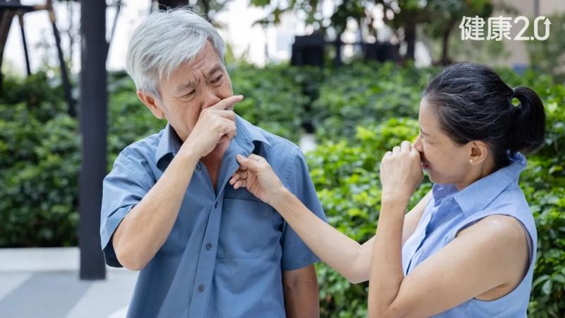 Sau tuổi 40, nhiều người bỗng có “mùi lạ” trên cơ thể mà không thể loại bỏ: Chuyên gia tiết lộ thủ phạm gây sốc - Ảnh 3.