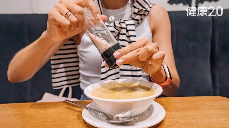 Cảnh báo cho các bà nội trợ: Một vật dụng trong bếp có thể âm thầm phát tán vi nhựa, gần như nhà nào cũng có ít nhất một chiếc- Ảnh 3.