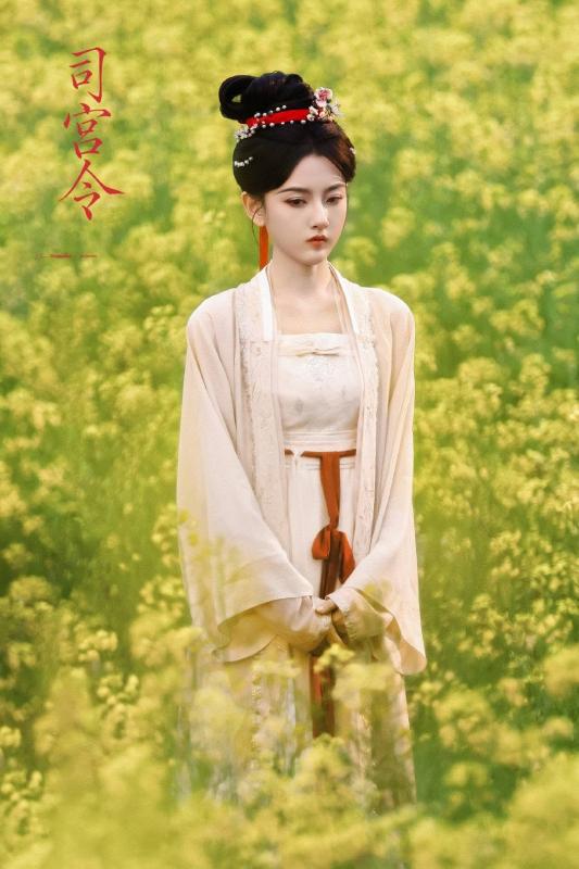 Đang viral mỹ nhân có đôi mắt to hơn cả miệng: Đính 2 viên kim cương trên mặt, visual độc bản không thể sao chép- Ảnh 7. Đang viral mỹ nhân có đôi mắt to hơn cả miệng: Đính 2 viên kim cương trên mặt, visual độc bản không thể sao chép- Ảnh 7.