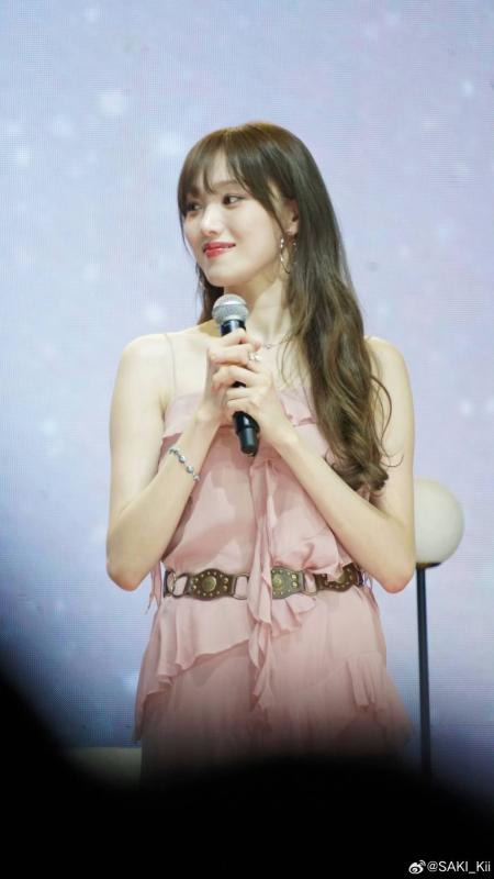 Đi fan-meeting của mỹ nhân này tưởng vừa ngắm hết người đẹp thiên hạ: Mỗi dáng vẻ phong thần 1 kiểu, thiên sứ giữa trần gian- Ảnh 17. Đi fan-meeting của mỹ nhân này tưởng vừa ngắm hết người đẹp thiên hạ: Mỗi dáng vẻ phong thần 1 kiểu, thiên sứ giữa trần gian- Ảnh 17.
