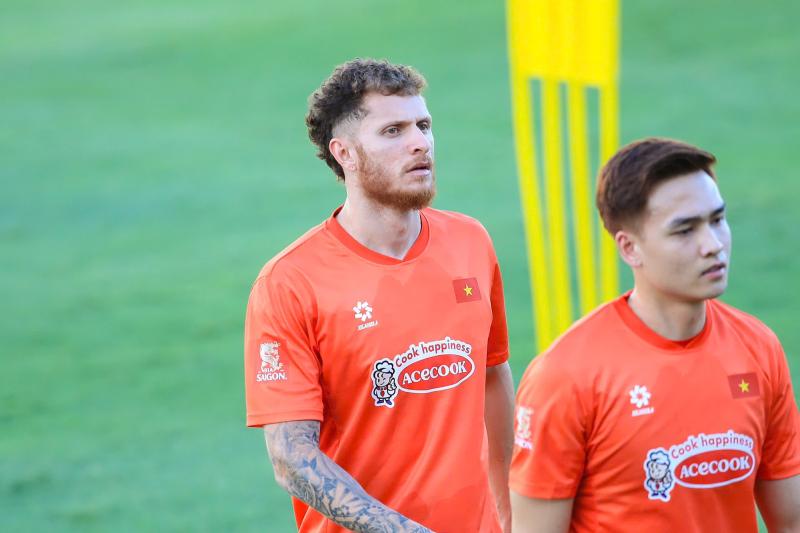 Tuyển Việt Nam tập giữa "chảo lửa" chuẩn bị cho ASEAN Cup: Đình Bắc, Lâm Tây, Trung Kiên mướt mồ hôi visual vẫn sáng bừng!  - Ảnh 21.