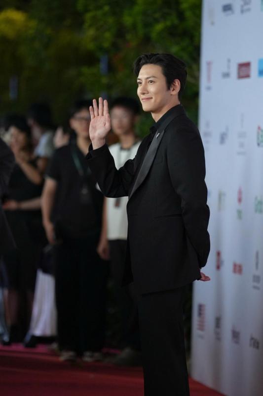 Tài tử đang gây náo loạn Việt Nam khiến "Lee Min Ho chỉ còn là cái tên"- Ảnh 4.