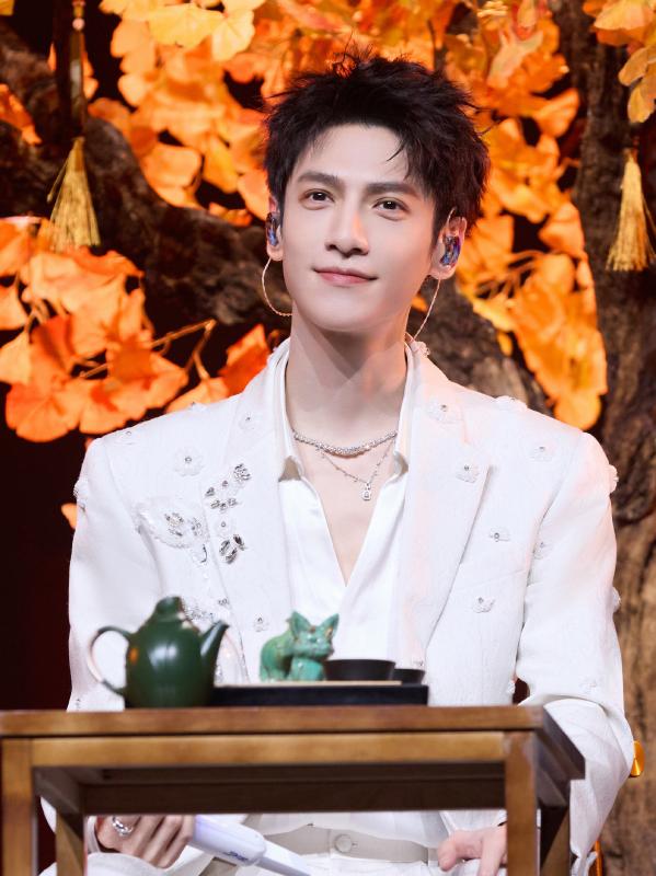 Từng là mỹ nam cổ trang vạn người mê, nam thần một thời giờ ngậm ngùi thất nghiệp 9 tháng vì… quá gầy- Ảnh 4. Từng là mỹ nam cổ trang vạn người mê, nam thần một thời giờ ngậm ngùi thất nghiệp 9 tháng vì… quá gầy- Ảnh 4.