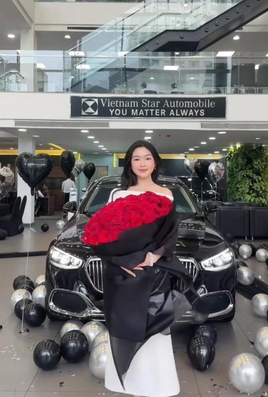 Ái nữ nhà sao Vbiz 19 tuổi mua Maybach, giành học bổng Mỹ, vướng nghi vấn hẹn hò với thiếu gia nhà giàu- Ảnh 3.