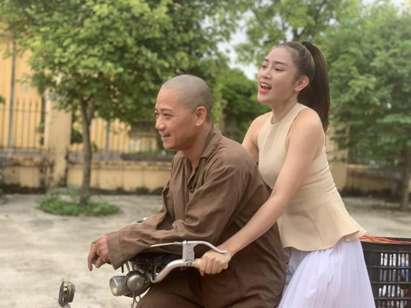 Cuộc sống của "đại gia chân đất" cưới chân dài thi hoa hậu, ở nhà sang 4 tầng trên đường Kim Giang - Ảnh 4.