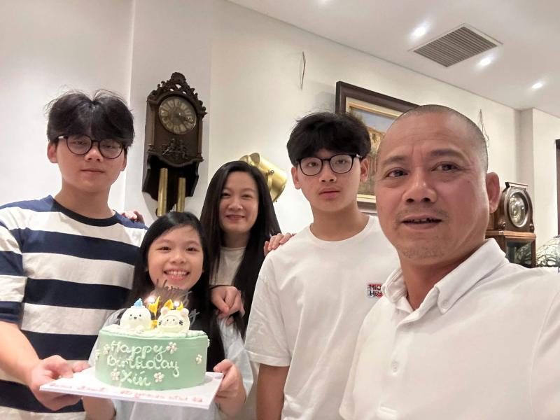 Cuộc sống của "đại gia chân đất" cưới chân dài thi hoa hậu, ở nhà sang 4 tầng trên đường Kim Giang - Ảnh 5.