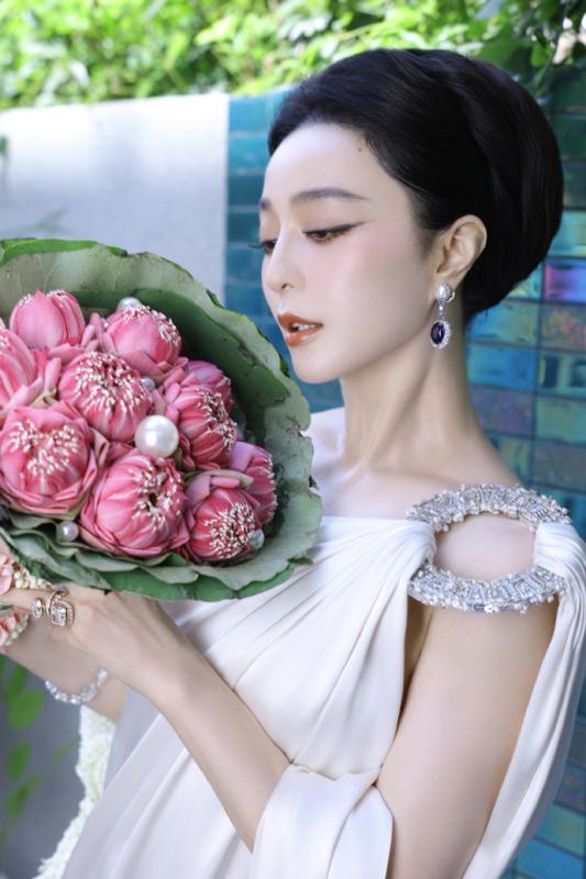 Phạm Băng Băng sang Thái Lan bán mặt nạ ở hội chợ, visual cam thường zoom đến đâu hết hồn đến đó- Ảnh 12.