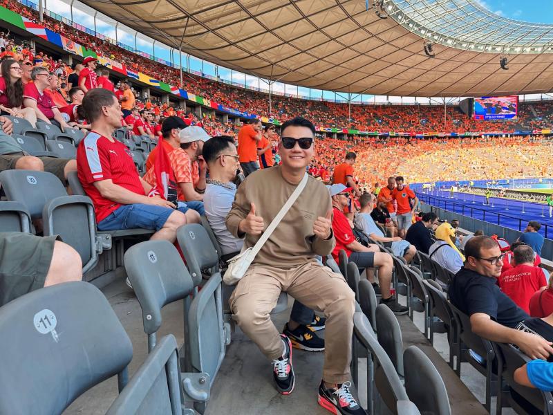 Nam ca sĩ Việt bay tận sang Mỹ để xem trực tiếp World Cup, netizen tò mò số tiền bỏ ra- Ảnh 4.