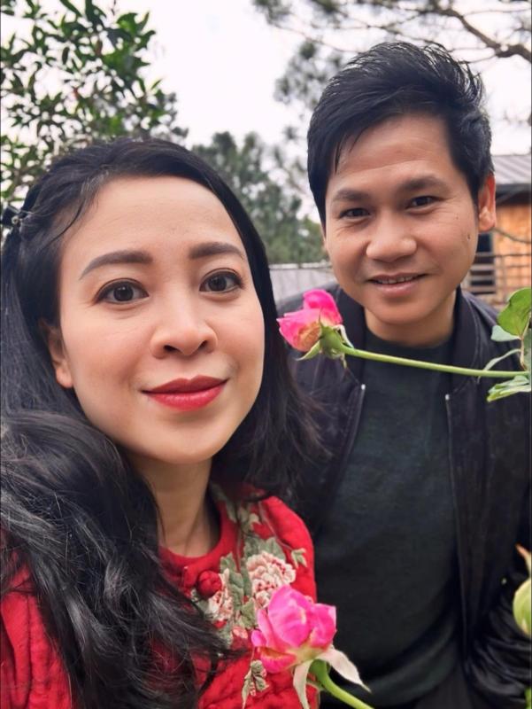 Nhan sắc vợ vừa đẹp, vừa giỏi của "ông hoàng nhạc đỏ" đình đám Việt Nam- Ảnh 7.