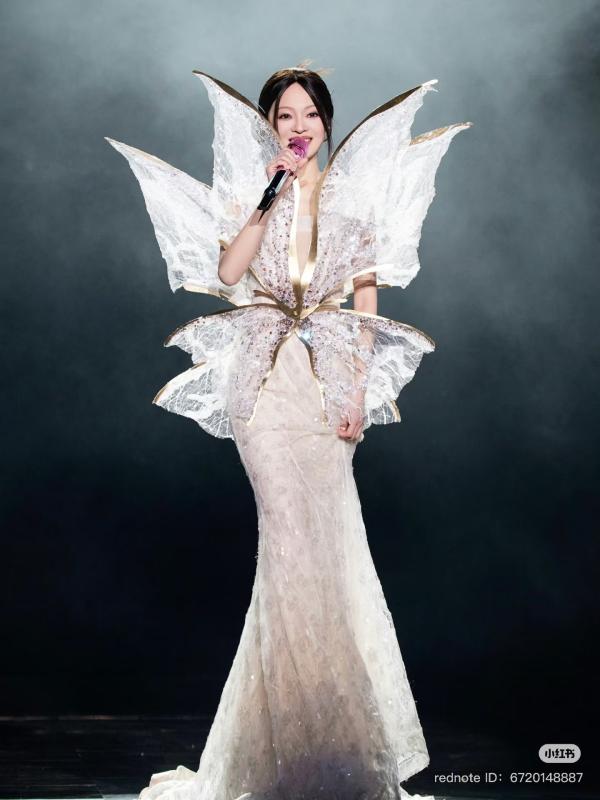 Công chúa showbiz bị chê hết thời, kỹ năng sa sút: Giàu đến mức mua đảo riêng ở cho bình yên, cả đời vướng thị phi  - Ảnh 14.