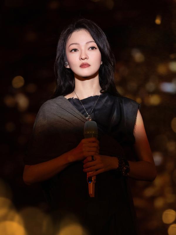 Công chúa showbiz bị chê hết thời, kỹ năng sa sút: Giàu đến mức mua đảo riêng ở cho bình yên, cả đời vướng thị phi  - Ảnh 7.