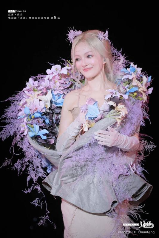 Công chúa showbiz bị chê hết thời, kỹ năng sa sút: Giàu đến mức mua đảo riêng ở cho bình yên, cả đời vướng thị phi  - Ảnh 9.