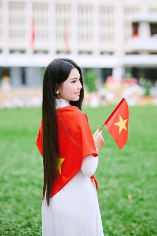 Con gái út Quyền Linh tuổi 18: Xinh như hoa hậu, thành tích học tập ấn tượng- Ảnh 12.