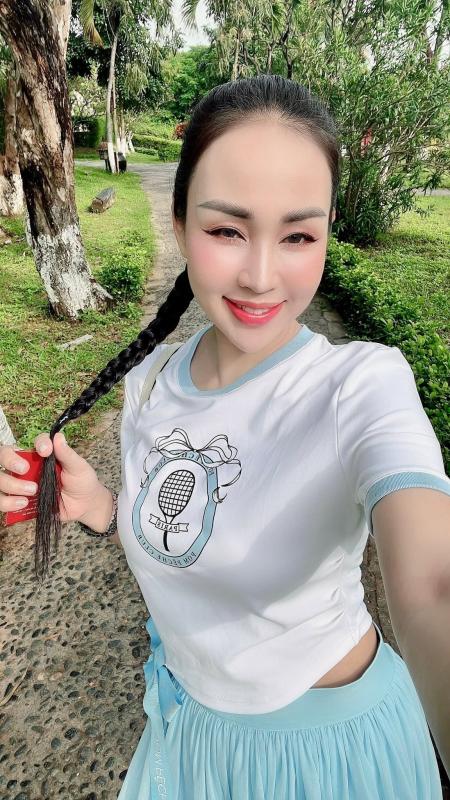 Nữ tiến sĩ, giảng viên thanh nhạc được chồng xây tặng nhà 25.000m2 như khu sinh thái ở Hà Nội- Ảnh 1.