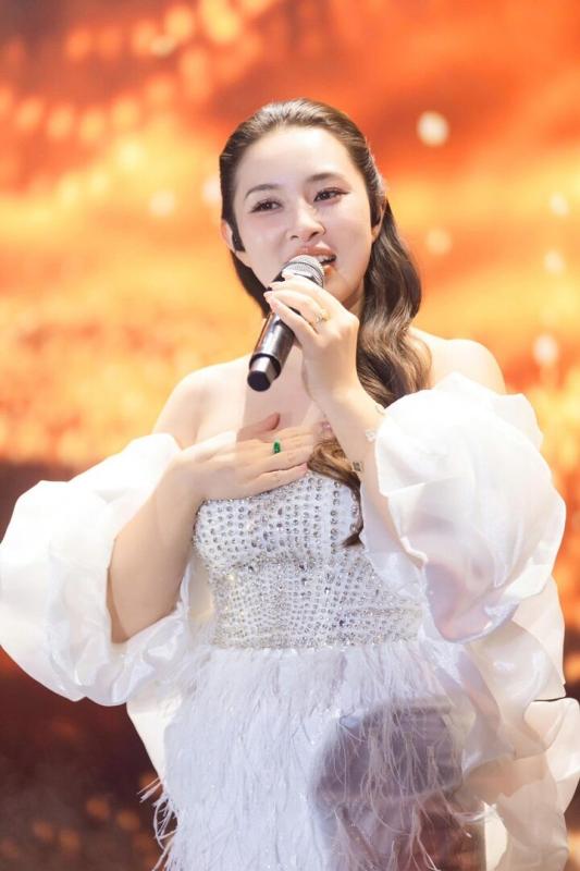 Top 4 Vietnam Idol 2012: Người đăng quang quốc tế, người về quê kín tiếng- Ảnh 6.