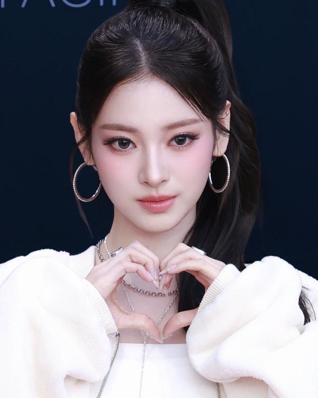 Đệ nhất mỹ nhân showbiz thế hệ mới đẹp như tượng tạc vẫn không hài lòng khán giả, lộ dấu vết hút mỡ gây sốc - Ảnh 11.
