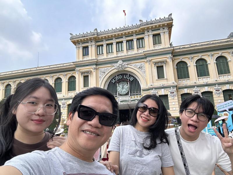 Nhan sắc vợ vừa đẹp, vừa giỏi của "ông hoàng nhạc đỏ" đình đám Việt Nam- Ảnh 8.