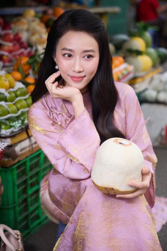 "Mợ Hai" đang hot nhất màn ảnh Việt: Nổi tiếng sau 1 đêm nhờ Sơn Tùng , từng hẹn hò cầu thủ Tiến Linh- Ảnh 3. "Mợ Hai" đang hot nhất màn ảnh Việt: Nổi tiếng sau 1 đêm nhờ Sơn Tùng , từng hẹn hò cầu thủ Tiến Linh- Ảnh 3.