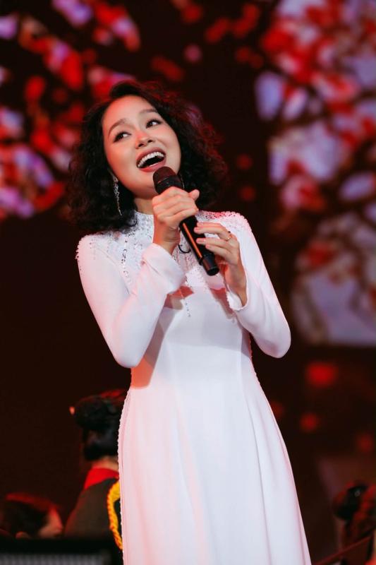 Top 4 Vietnam Idol 2012: Người đăng quang quốc tế, người về quê kín tiếng- Ảnh 8.