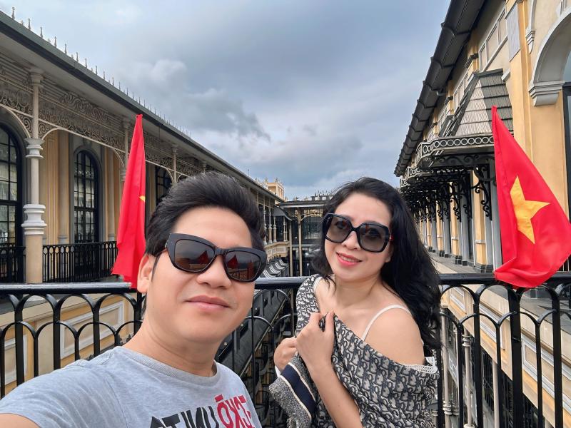 Nhan sắc vợ vừa đẹp, vừa giỏi của "ông hoàng nhạc đỏ" đình đám Việt Nam- Ảnh 2.