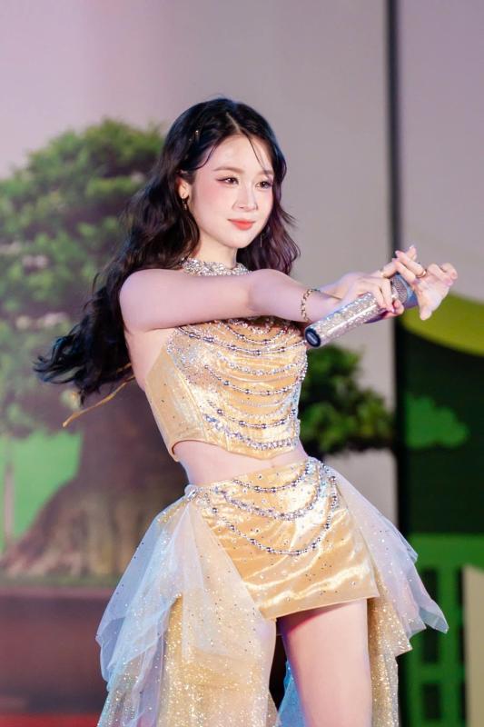 Mỹ nhân Việt mới 18 tuổi đã bị đòi giải nghệ để đi thi Hoa hậu: Nhan sắc thần thánh mê hoặc 4 triệu fan- Ảnh 5.
