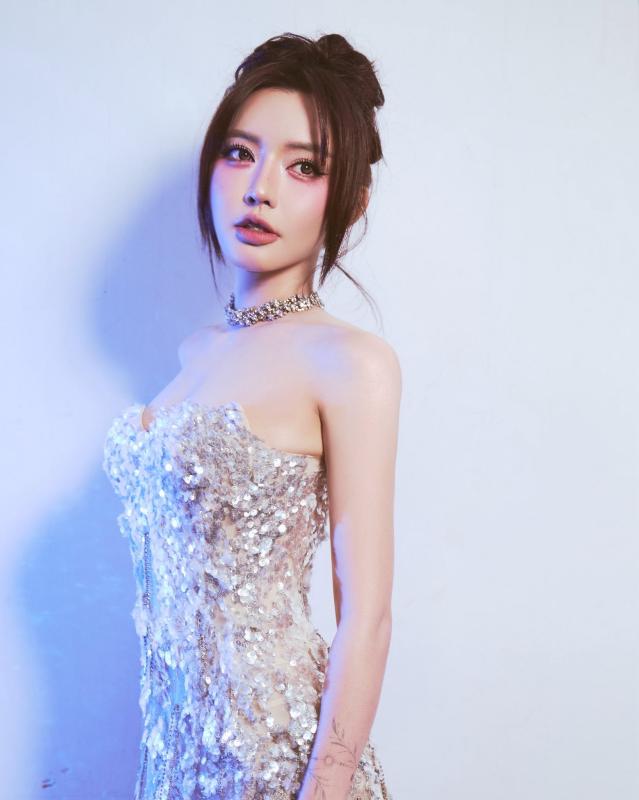 Mỹ nhân Việt đổi vận ngoạn mục: Có gia tài hit ai cũng thuộc, từng nhận lương 6,5 triệu giờ hát 3 bài được hơn nửa tỷ đồng- Ảnh 6. Mỹ nhân Việt đổi vận ngoạn mục: Có gia tài hit ai cũng thuộc, từng nhận lương 6,5 triệu giờ hát 3 bài được hơn nửa tỷ đồng- Ảnh 6.