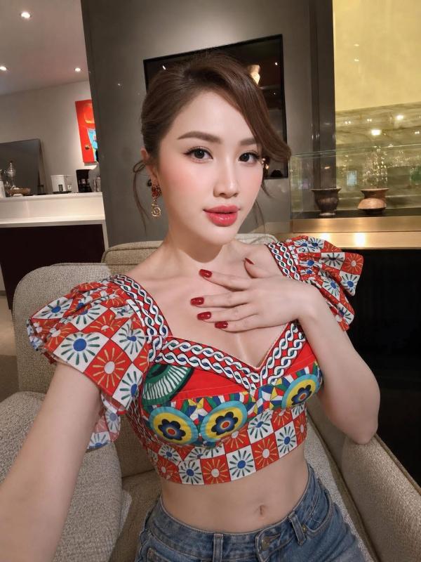 Sắc vóc gây sốc của công chúa Vbiz 37 tuổi - Ảnh 11.