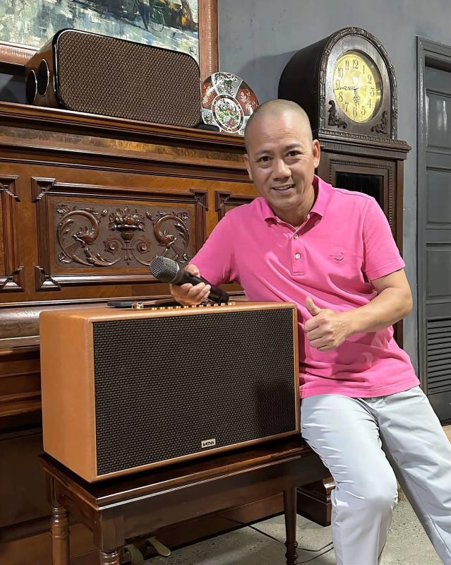 Cuộc sống của "đại gia chân đất" cưới chân dài thi hoa hậu, ở nhà sang 4 tầng trên đường Kim Giang - Ảnh 1.
