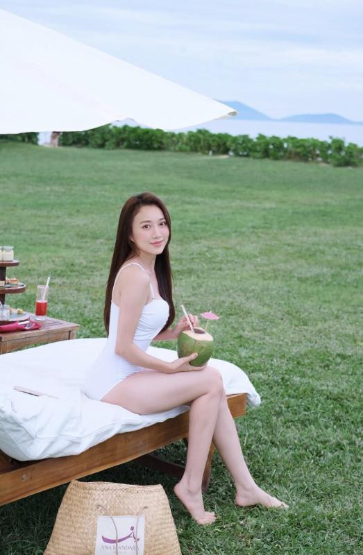 "Mợ Hai" đang hot nhất màn ảnh Việt: Nổi tiếng sau 1 đêm nhờ Sơn Tùng , từng hẹn hò cầu thủ Tiến Linh- Ảnh 7. "Mợ Hai" đang hot nhất màn ảnh Việt: Nổi tiếng sau 1 đêm nhờ Sơn Tùng , từng hẹn hò cầu thủ Tiến Linh- Ảnh 7.