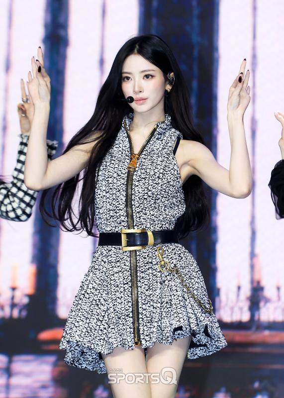 Đệ nhất mỹ nhân showbiz thế hệ mới đẹp như tượng tạc vẫn không hài lòng khán giả, lộ dấu vết hút mỡ gây sốc - Ảnh 1.