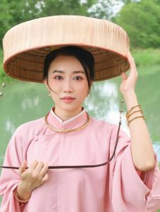 "Mợ Hai" đang hot nhất màn ảnh Việt: Nổi tiếng sau 1 đêm nhờ Sơn Tùng , từng hẹn hò cầu thủ Tiến Linh