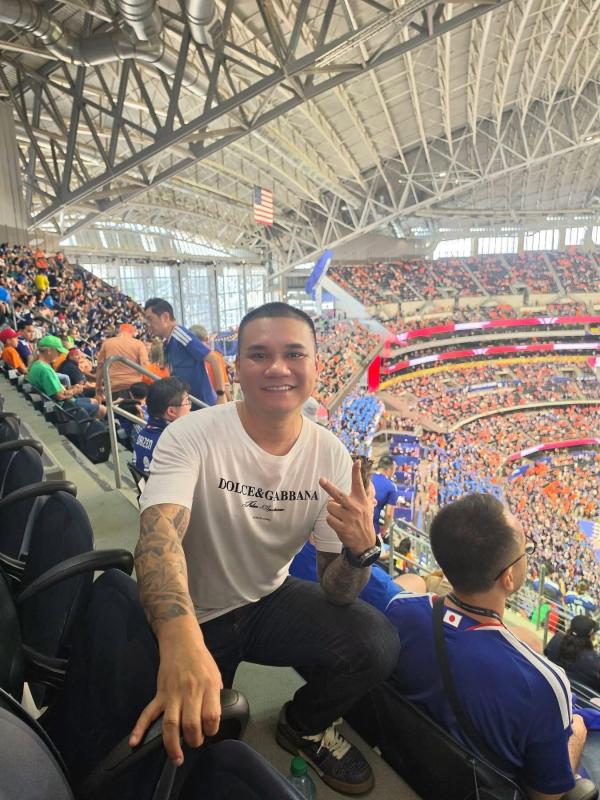 Nam ca sĩ Việt bay tận sang Mỹ để xem trực tiếp World Cup, netizen tò mò số tiền bỏ ra- Ảnh 1.