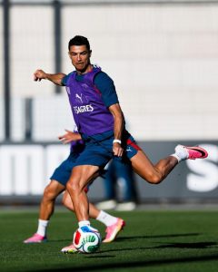 Ronaldo tuổi 41 vẫn chạy như máy, chỉ số thể chất gây sốc, khối cầu thủ trẻ phải xấu hổ vì không bì nổi