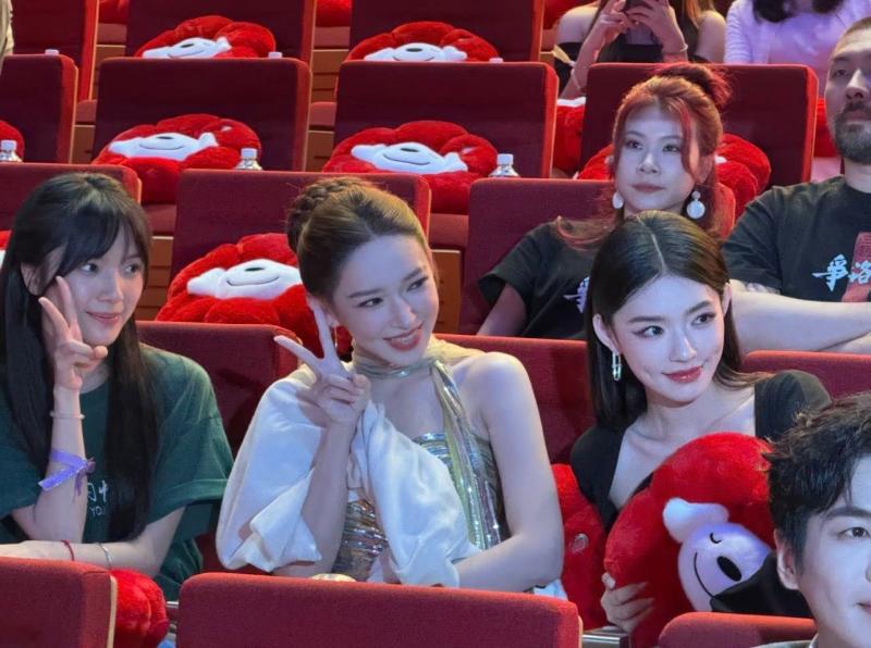 Để mặt mộc đi thảm đỏ vẫn đẹp phát sáng, showbiz có đúng 1 người: Nhan sắc hiếm có đáng giá ngàn vàng- Ảnh 6.
