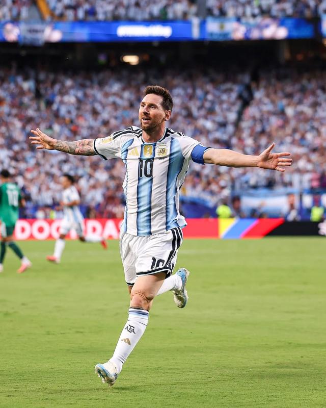 Messi ghi bàn tại 5 kỳ World Cup san bằng kỷ lục thế kỷ của Ronaldo - Ảnh 1.