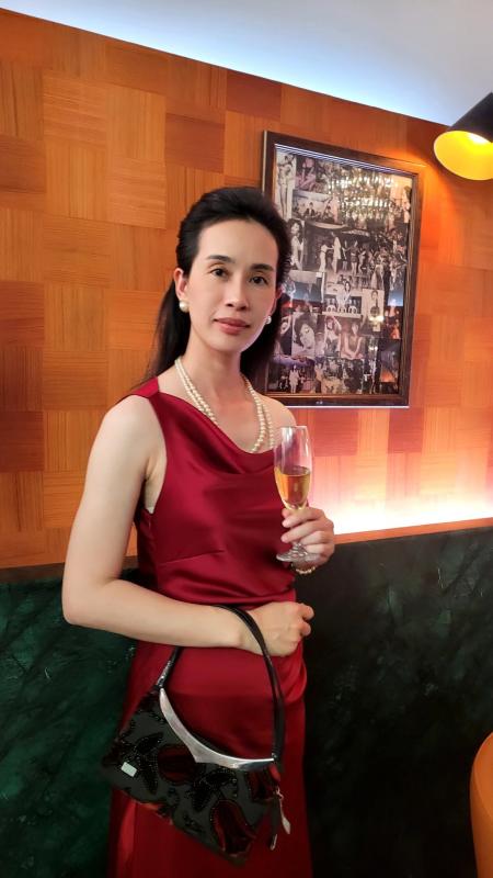 Sao nữ Vbiz U40 cưa sừng làm nghé đóng thiếu nữ 17 tuổi, netizen nói thẳng “xin phép không xem phim”- Ảnh 5.