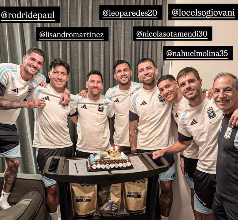 Messi bất ngờ bị "đánh úp"- Ảnh 1.