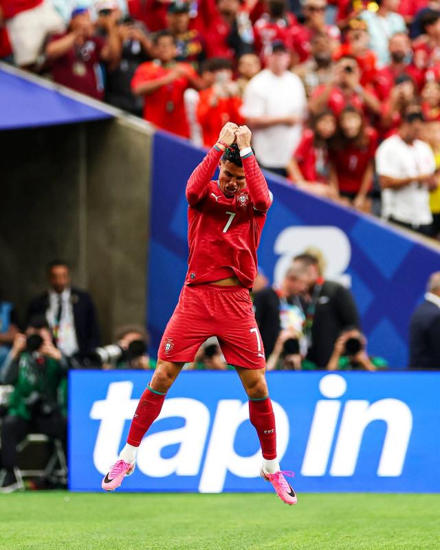 Vì sao Ronaldo lại không "Siu" ngay sau pha ghi bàn đỉnh cao ở World Cup? - Ảnh 3.