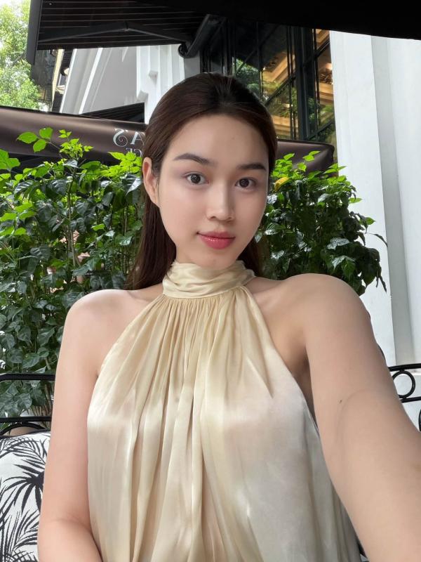Nhận không ra ngoại hình hiện tại của Hoa hậu Đỗ Hà khi bị "tóm dính" qua camera thường- Ảnh 2.