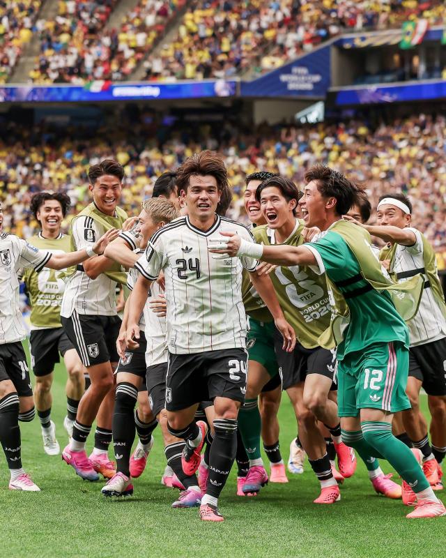 Brazil ngược dòng nghẹt thở 2-1, Nhật Bản lại thua ở vòng knockout đầy nghiệt ngã - Ảnh 1.