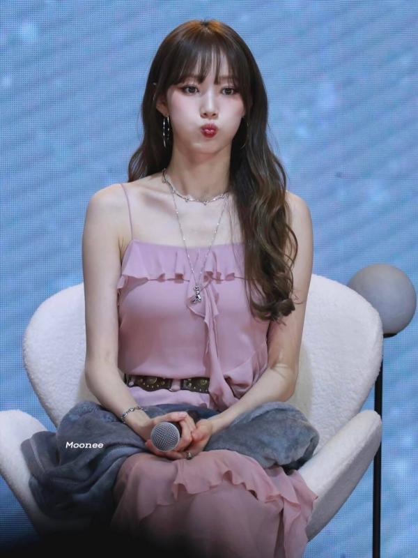 Đi fan-meeting của mỹ nhân này tưởng vừa ngắm hết người đẹp thiên hạ: Mỗi dáng vẻ phong thần 1 kiểu, thiên sứ giữa trần gian- Ảnh 6. Đi fan-meeting của mỹ nhân này tưởng vừa ngắm hết người đẹp thiên hạ: Mỗi dáng vẻ phong thần 1 kiểu, thiên sứ giữa trần gian- Ảnh 6.
