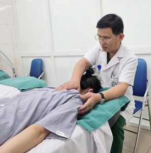 Đau cổ vai gáy kéo dài: Bác sĩ Bệnh viện Bạch Mai đưa ra giải pháp "đánh bay" không cần dùng thuốc tây