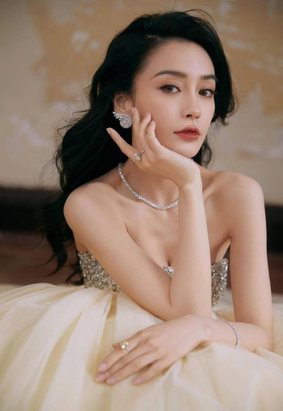 Nhìn Lisa (BLACKPINK) biểu diễn ở World Cup mà thấy bất công cho Angelababy- Ảnh 6.