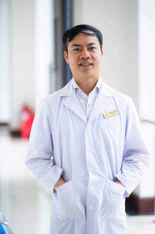 Bệnh nhân từ Anh, Nhật đưa con về Hà Nội thăm "bố Chiến": Chuyện một cậu học trò giỏi Sinh đến với sản khoa và hỗ trợ sinh sản - Ảnh 1.