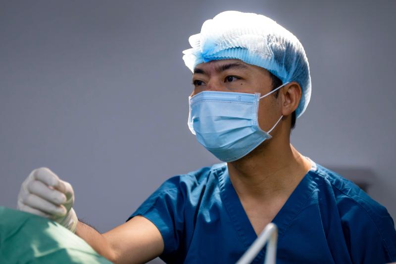 Bệnh nhân từ Anh, Nhật đưa con về Hà Nội thăm "bố Chiến": Chuyện một cậu học trò giỏi Sinh đến với sản khoa và hỗ trợ sinh sản - Ảnh 2.