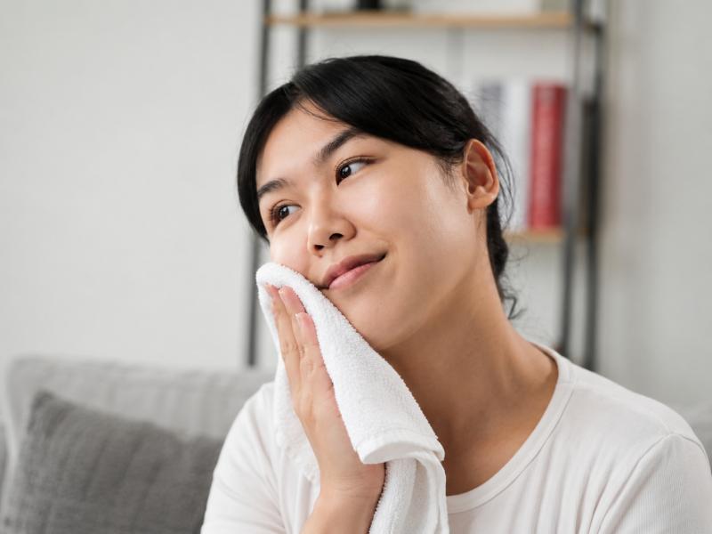 Bác sĩ da liễu cảnh báo đến tất cả những người đang dùng khăn mặt! - Ảnh 2.
